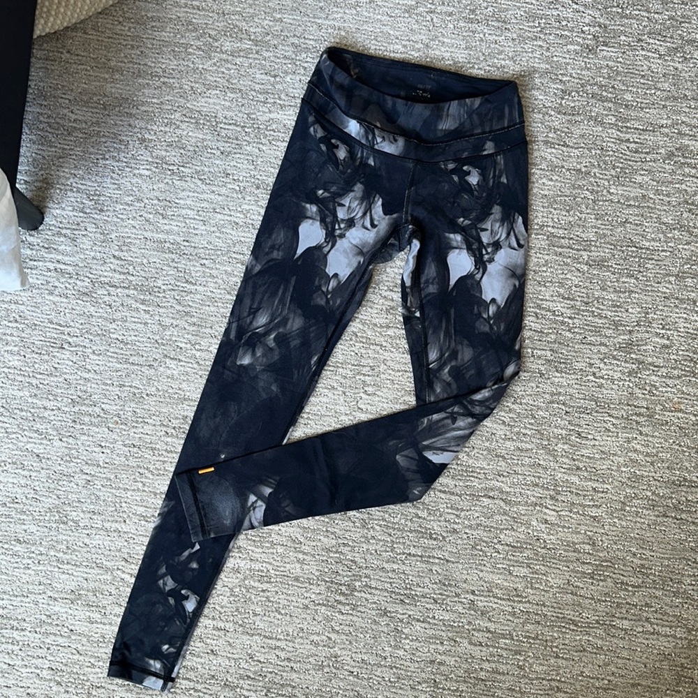 Lucy // Grey Smoke Leggings